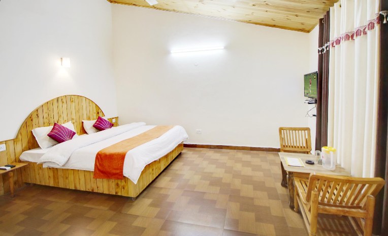 Super Deluxe Room, Hotel Thakur